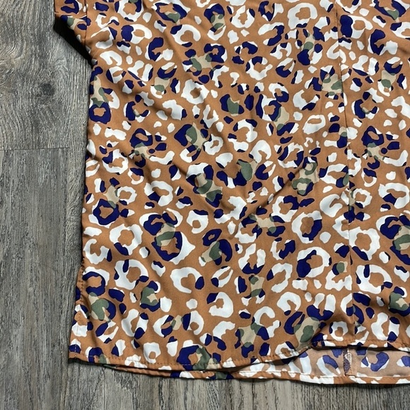 NWT Karlie Leopard Taupe Camo VNeck Blouse, size medium - Picture 8 of 16